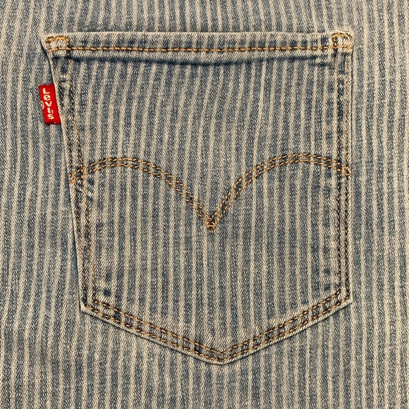 NWT Levi’s Classic Bermuda Denim Shorts, Cuffed Hem, Pin Stripes, Size 24W - Picture 10 of 15